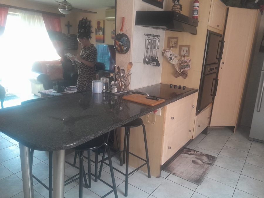 5 Bedroom Property for Sale in Heuwelsig North West